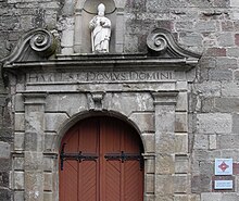 Le portail de l'église Saint-Rémi.