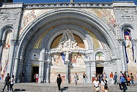 Porche de la basilique Notre-Dame-du-Rosaire.