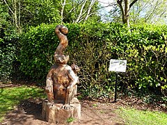 Lemur woodcarving, Belfast Zoo - geograph.org.uk - 1847882.jpg