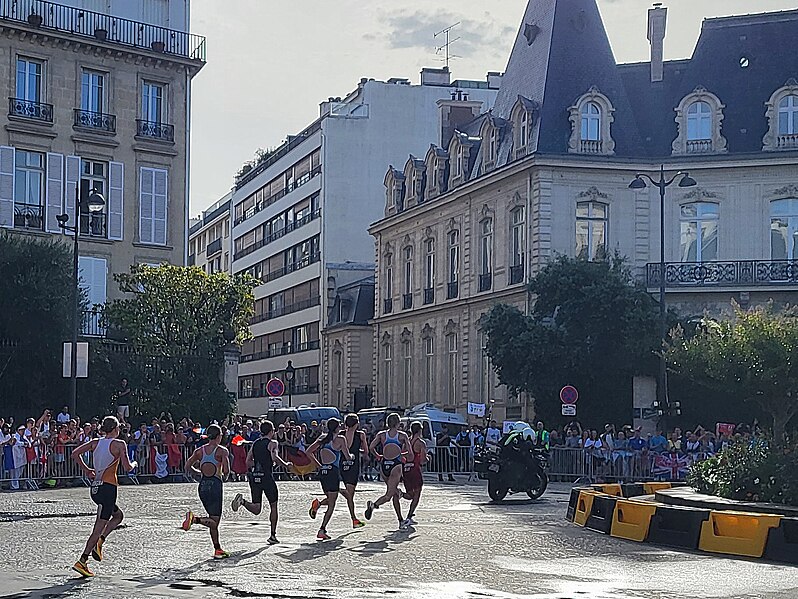 File:Paris2024 - Triathlon - 05 - Course à pied Femmes.jpg