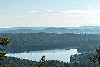 Ytter-Holmsjön. Vy från toppen av Mittiberget.