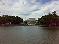 Pemandangan Capitol Park and Lagoon dilihat dari Gedung Negros Occidental Provincial Capitol