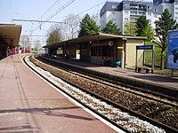 Vue sur le quai 1 (direction Massy-Palaiseau) de la gare.