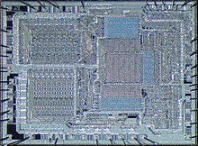 Vue du die d'un microprocesseur Intel 8085A.