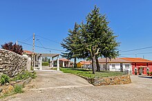 Plaza ajardinada en Herguijuela del Campo.jpg