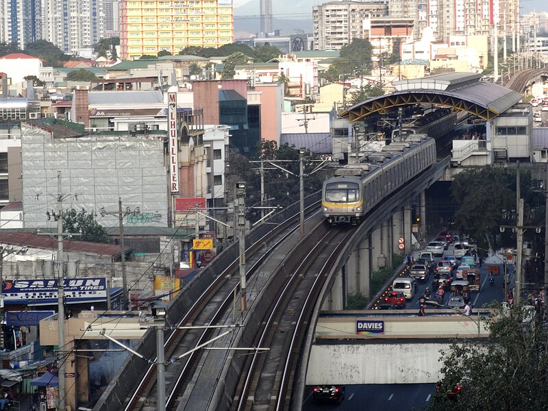 File:Line 2 Train near Pureza Station (Santa Mesa, Manila)(2018-02-22).jpg