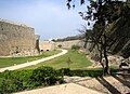 A Torre da Itália tinha um baluarte redondo construído ao redor pelo Grão-Mestre Fabrizio del Carretto em 1515-1517, e equipado com portas de armas no nível mais baixo cobrindo a vala em todas as direções, para um total de três fileiras empilhadas de tiros de canhão (duas da baluarte, um da torre).