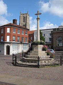 WarMemorialFakenham(PhilipHalling)Jul2006.jpg