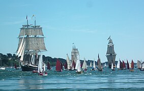 La Semaine du Golfe regroupe un millier de bateaux traditionnels et vieux gréements tous les deux ans durant la semaine de l’Ascension.