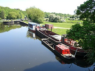 Cychod camlas a loc yn Sprotborough, rhwng Conisbrough a Doncaster