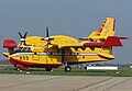 Obojživelný létající člun CL-415 na záhřebském letišti.