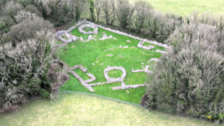 Pentref Celtaidd Din Lligwy Celtic village (pre-Roman) nr Moelfre, Ynys Mon, Wales 11.png