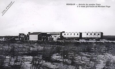 Arrivée du premier train à la gare provisoire de Mimizan-Plage, en 1907.