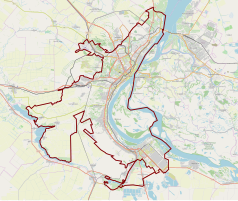 Mapa konturowa Wołgogradu, blisko centrum u góry znajduje się punkt z opisem „Matka Ojczyzna Wzywa!”