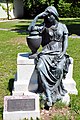 English: Bronze statue "The Mourning" on the square in front of the mortuary Deutsch: Bronze-Plastik „Die Trauernde“ auf dem Platz vor der Aufbahrungshalle