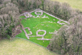 Pentref Celtaidd Din Lligwy Celtic village (pre-Roman) nr Moelfre, Ynys Mon, Wales 12.png