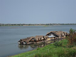 Mekong üzerinde bir restoran