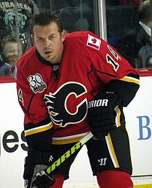 Photo de Theoren Fleury dans la tenue des Flames de Calgary.