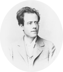 Photographie en noir et blanc du compositeur Gustav Mahler en 1898.