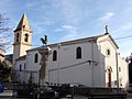 La place du monument et l'église, au centre du village de la Pomme.