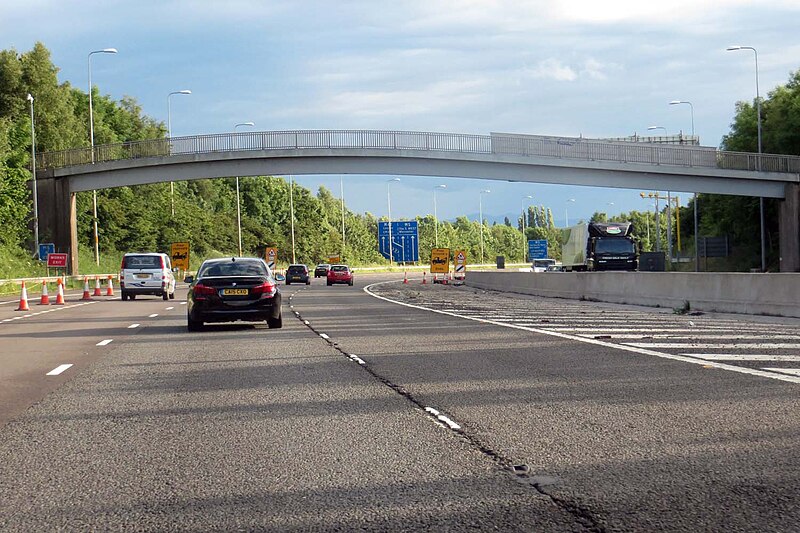 File:A footbridge over the M5 - geograph.org.uk - 5093007.jpg