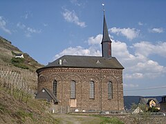 Iglesia en Valwig en el Mosela, construida 1824-27 por J. C. von Lassaulx, uno de los primeros edificios de estilo neorrománico.