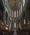 Le triforium à baies géminées contourne les piles dans la cathédrale de Narbonne.