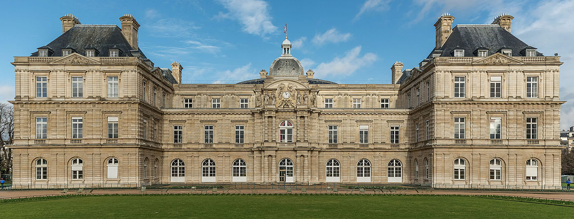 Vue d'ensemble de la façade sur jardin