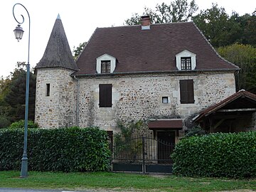 Bâtiment à côté de l'église Saint-Félix.