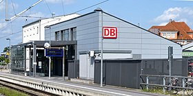 Der Bahnhof mit Gebäuden im Jahr 2021