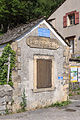 Ancien poids public place de la Loue, où se faisait l'embauche lors des foires.