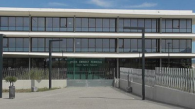 Entrée du lycée Ernest-Ferroul.