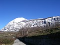 Gli scoscesi contrafforti del monte Alpi