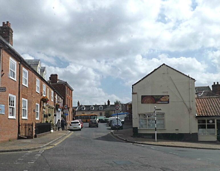 File:B1145 Dereham Road, Reepham - geograph.org.uk - 5091001.jpg