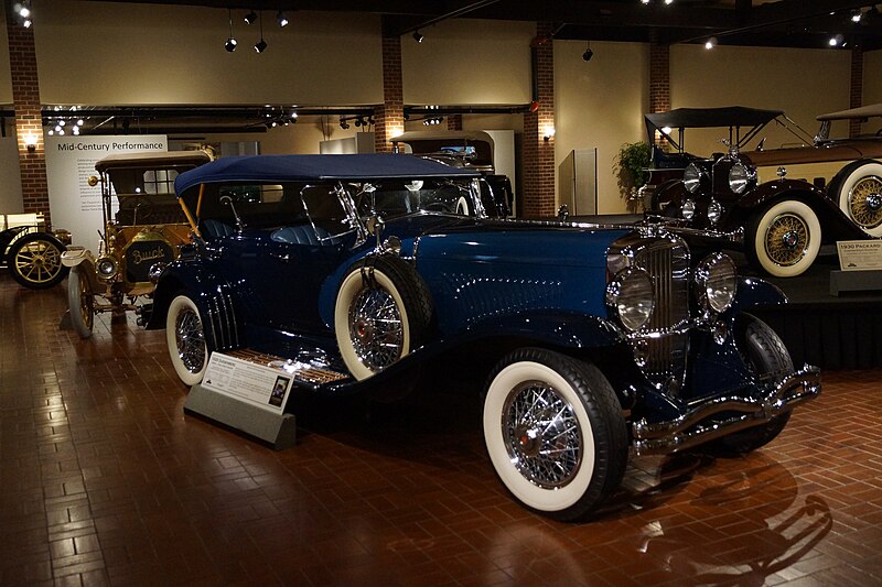 File:Gilmore Car Museum 1929 Duesenberg Model J Dual Cowl Phaeton (34515780062).jpg