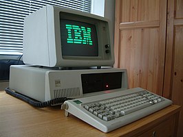 IBM XT met groen, monochroom fosforscherm en harde schijf van 10 MB