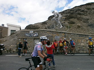 Passhöhe mit der Skulptur Géant du Tourmalet.