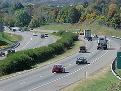 Interstate 81 von der James Madison University Bridge in Harrisonburg aus gesehen