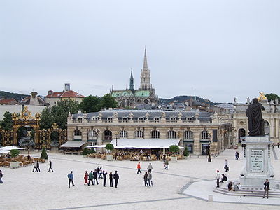 Petit pavillon vu depuis l'hôtel de ville.