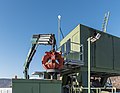 English: Grabbing crane at the rake bar screen on top of the hydroelectric power plant`s dam crest Deutsch: Greiferkran am Treibgutrechen auf der Staudamm-Mauerkrone