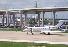 Gulfstream G-IV N913SQ parked at DFW (4726436490).jpg