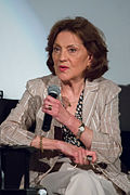 Kelly Bishop interprète Emily Gilmore.