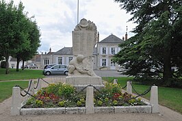 Oorlogsmonument en gemeentehuis