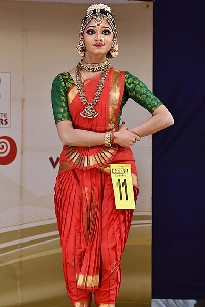 File:Bharathanaatyam at Kerala school kalolsavam 2019 4.jpg