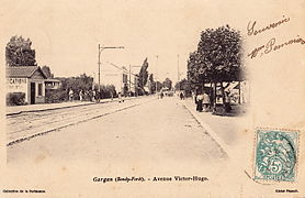 L'avenue Victor-Hugo, vers 1904. Les rails sont ceux de la compagnie des tramways de l'Est parisien.