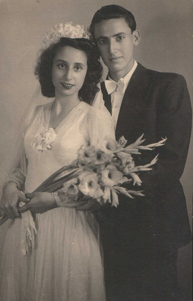 File:Mordech & ester mano 1942.jpg