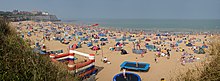 Fotografia d'una gentada fent vacances a la platja de Joss Bay, prop de Broadstairs, l'agost del 2008.