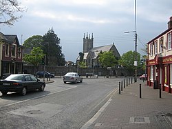 Castleknock. Im Hintergrund die Kirche der Heiligen Brigida St. Brigid’s church