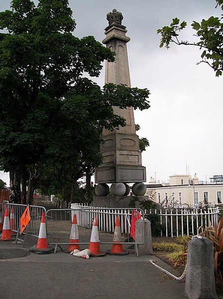 File:King George Monument, Dun Laoghaire Harbour - geograph.org.uk - 1973835.jpg