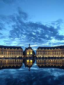 Vista de la Plaça de la Borsa des del Miroir d'eau